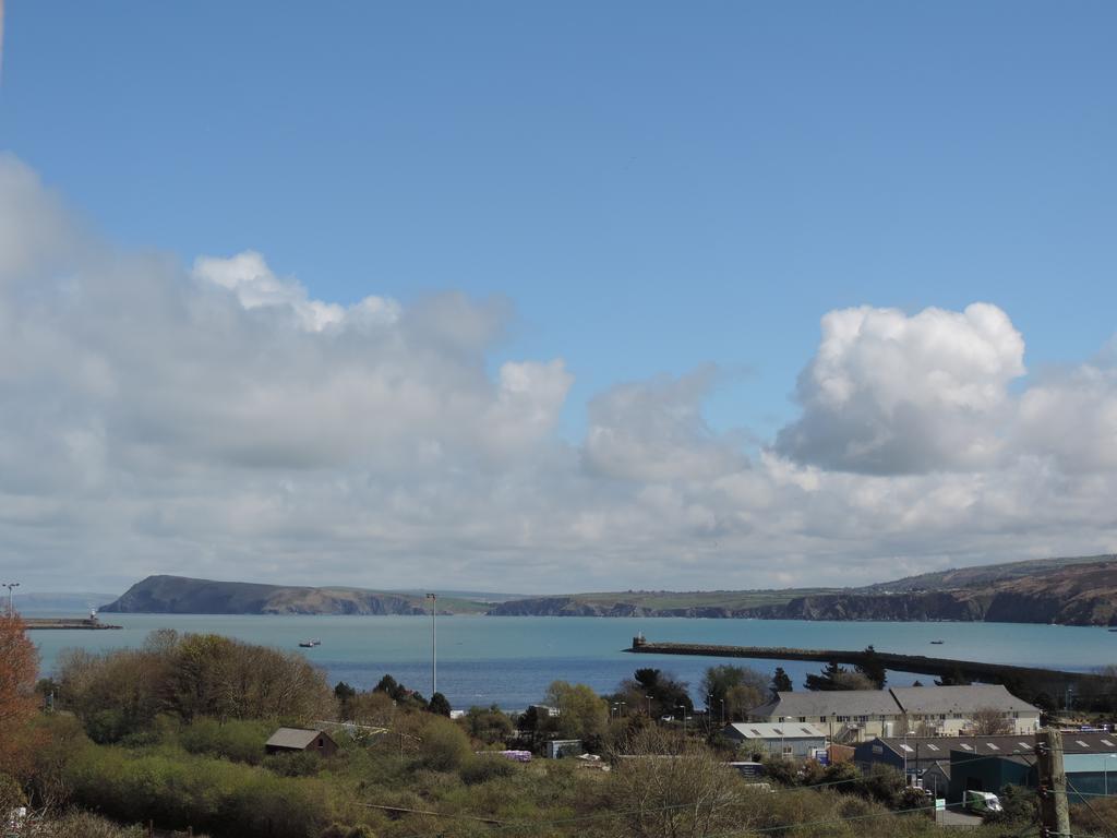 Fern Villa B&B Fishguard Oda fotoğraf