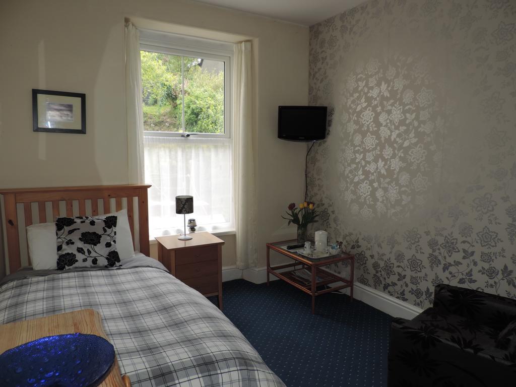 Fern Villa B&B Fishguard Oda fotoğraf