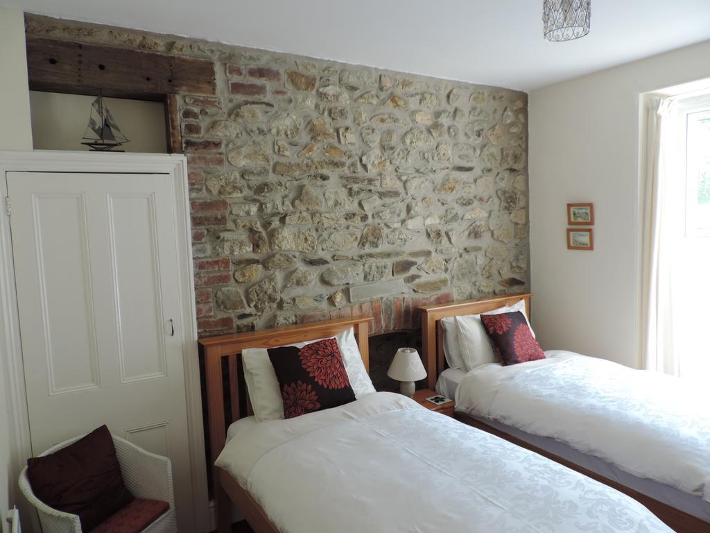 Fern Villa B&B Fishguard Oda fotoğraf
