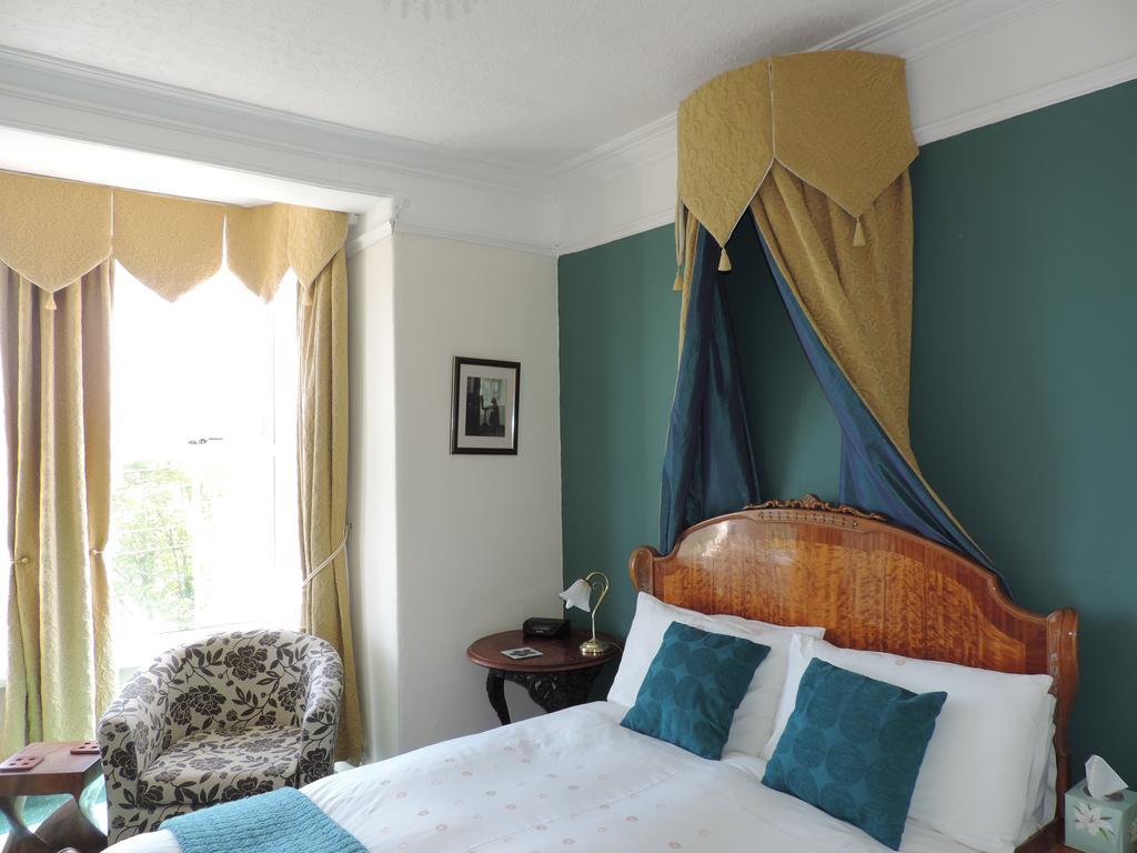 Fern Villa B&B Fishguard Oda fotoğraf